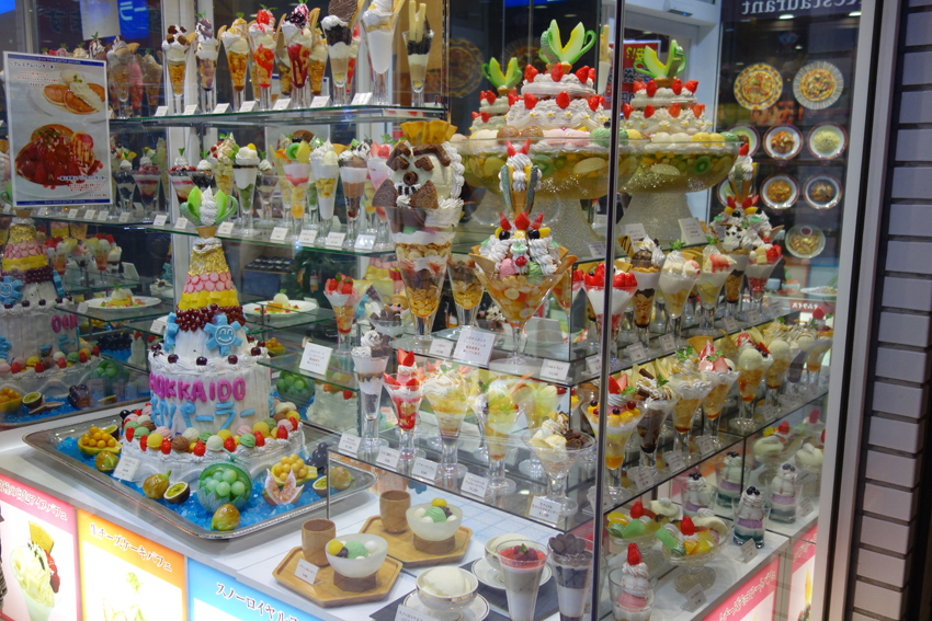 老舗「雪印パーラー」で食べられる種類豊富なパフェ